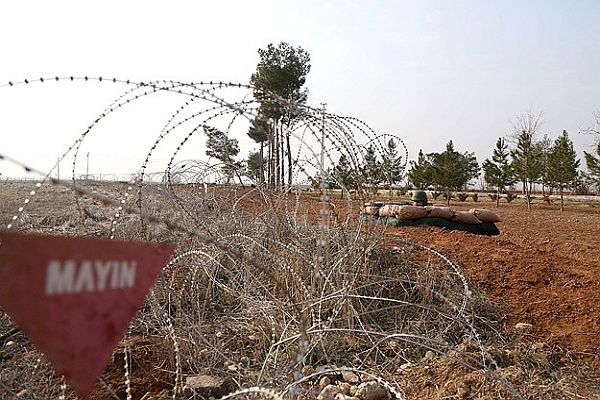 Terör örgütü üyesi mayınlı sahada yakalandı