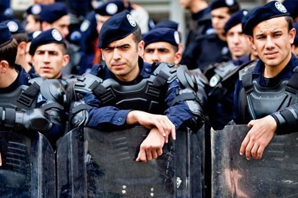 İstanbul&#039;da 1 Mayıs günü 39 bin polis ve 50 TOMA görevde