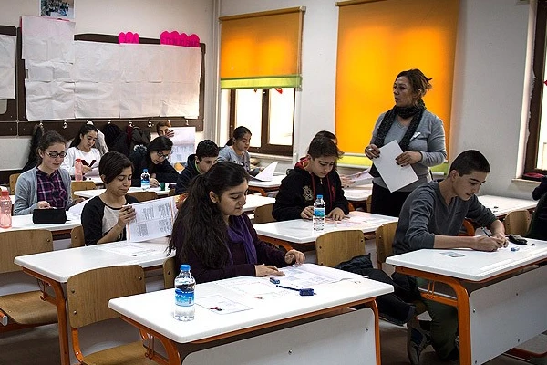 MEB'den 'hem okul hem dershane' reklamına uyarı