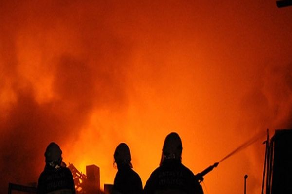 Medine&#039;de otel yangını, 12 ölü - sondakika