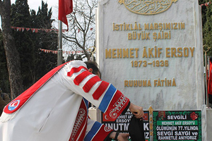 Mehmet Akif Ersoy mezarı başında anıldı