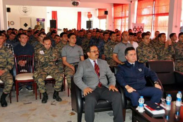 Mehmetçiğe evlilik eğitimi verildi