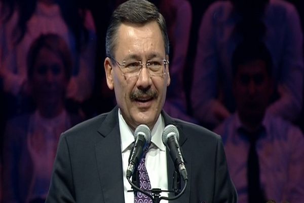 Melih Gökçek, &#039;CHP sağ görüşe bel bağladı&#039;