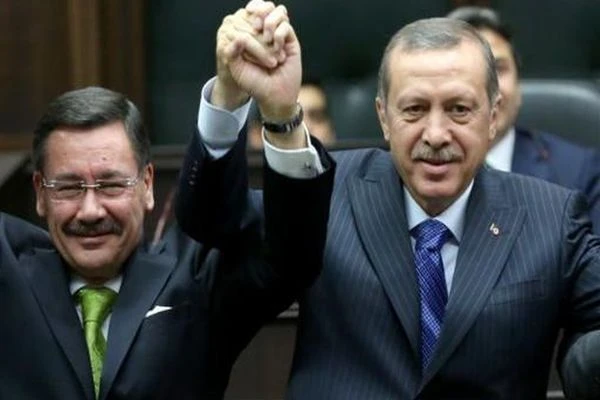 Melih Gökçek'in 'Kim tutar bizi' klibi