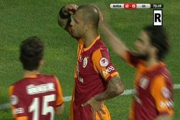 Galatasaray Bursaspor maçında Melo&#039;dan asker selamı