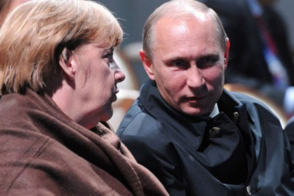 Putin ve Merkel Ukrayna&#039;yı görüştü