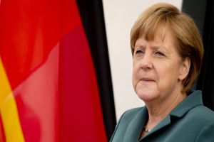 Merkel, Ukrayna&#039;daki eylemcileri tebrik etti