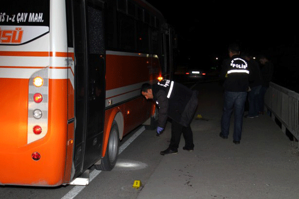 Mersin&#039;de halk otobüsüne silahlı saldırı, 2 yaralı