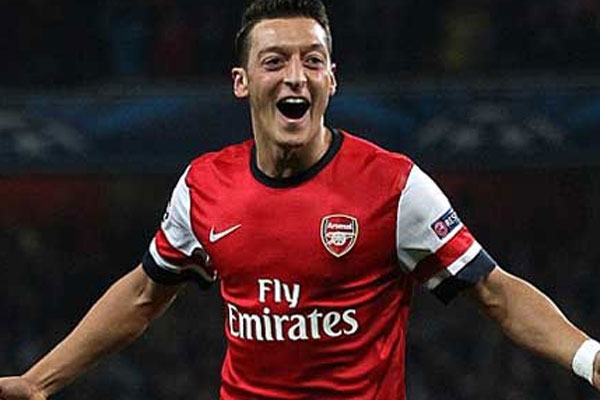 Arsenal&#039;a Mesut&#039;tan iyi haber