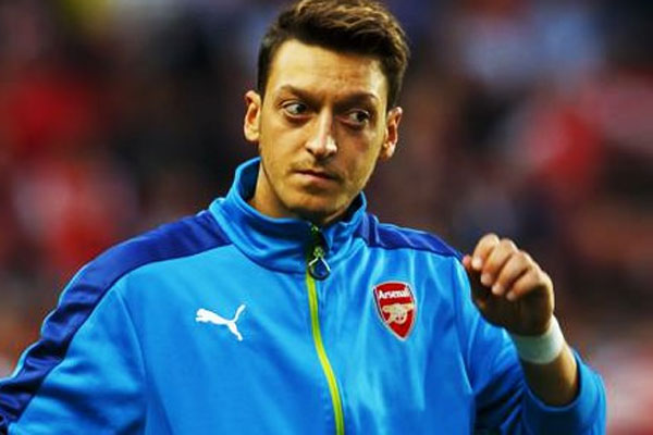 Mesut Özil&#039;den kötü haber