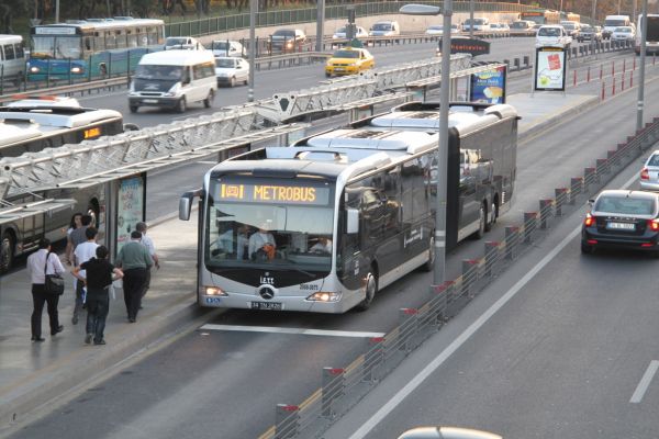 Metrobüste bekleme süreleri artık kısaltılacak