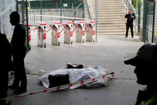 Metrobüs durağında kalp krizi geçirip hayatını kaybetti