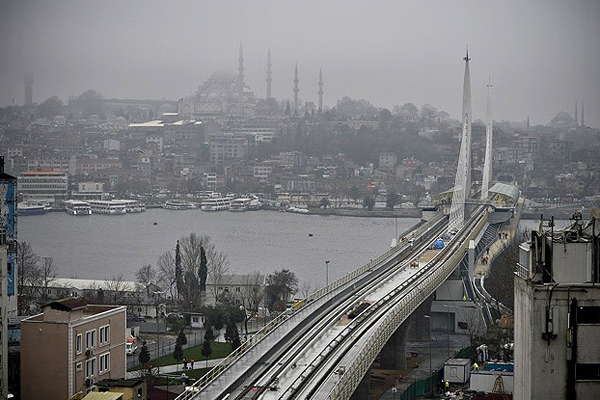 Türkiye&#039;nin ilk metro köprüsü açıldı