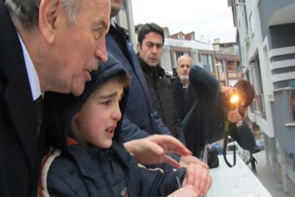 Ağlayarak Kadir Topbaş‘tan yardım istedi
