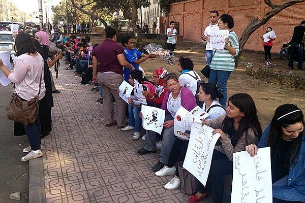 Mısır&#039;da Cumhurbaşkanlığı Sarayı önünde protesto