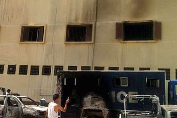 Mısır&#039;da bombalı saldırı, 20 asker öldü