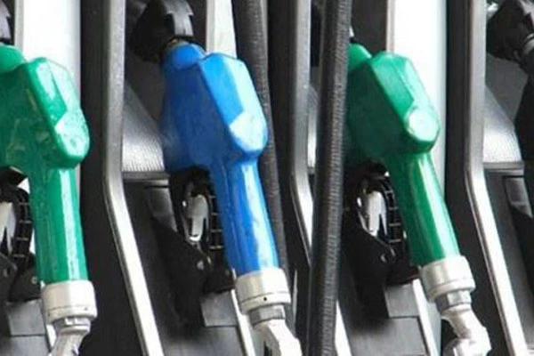 Motorin fiyatlarına 5 kuruş daha indirim geldi