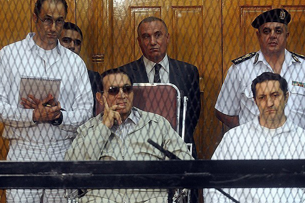 Mübarek&#039;in yargılandığı duruşma ertelendi