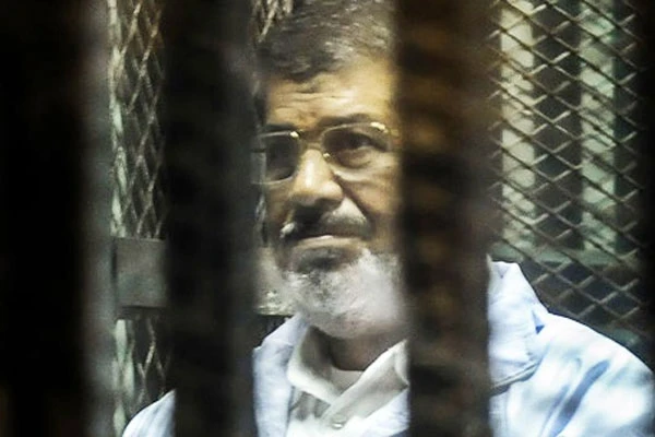Mursi'nin duruşması ertelendi
