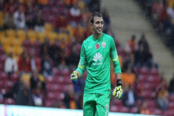 Muslera&#039;dan ayakta alkışlanacak hareket!