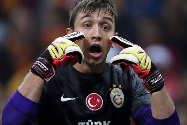 Muslera resti çekti, &#039;Ya imzalarız yada gidersin&#039;