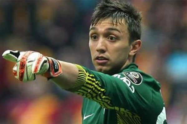 Galatasaray kalecisi Muslera ile 4 yıllık sözleşme uzattı