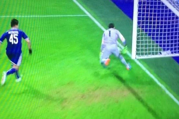 Muslera'nın başını döndüren pozisyon
