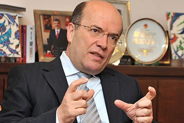 Naci Koru konsolosluk çalışanlarının aileleriyle görüşecek