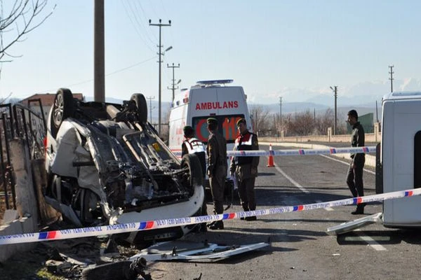 Niğde'de servis faciası, 3 ölü, 8 yaralı