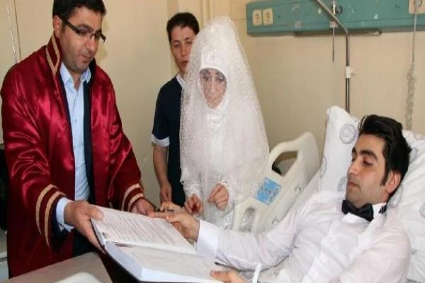 Nikahlarını hastane yatağında kıydılar!