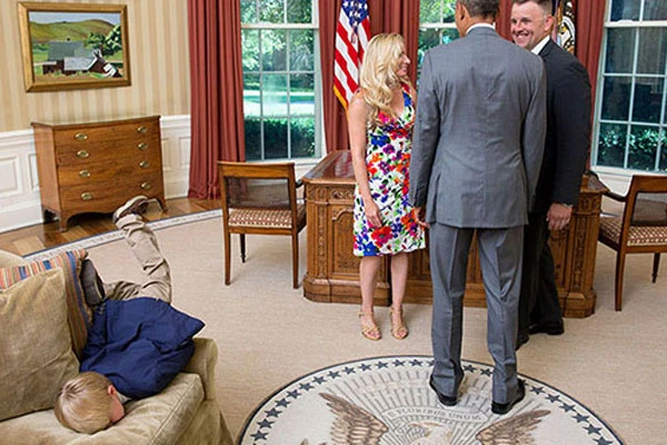 Obama'nın ofisinde ilginç görüntü