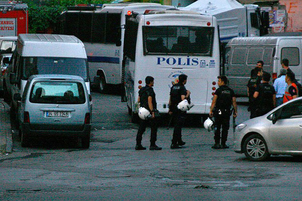 Okmeydanı&#039;nda polis operasyonu