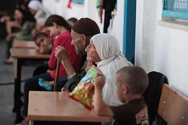 Okul sıraları Gazzeliler&#039;in evi haline geldi