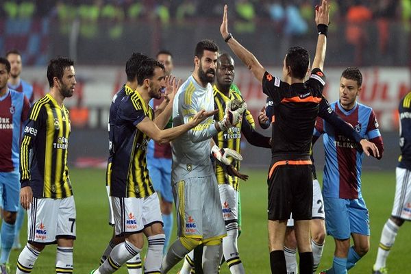 Trabzonspor-Fenerbahçe maçında karar açıklandı