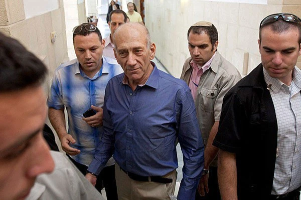 İsrail Eski Başbakanı'na şok, Olmert 6 yıl hapse mahkum edildi