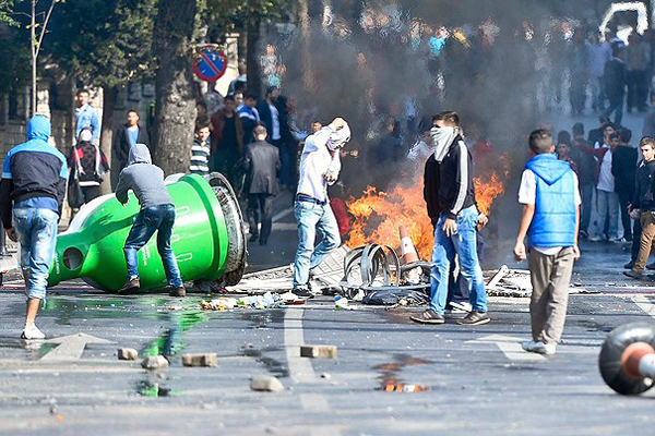 İzinsiz gösterilerde ölü sayısı 23&#039;e yükseldi