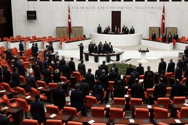İki Bakan hakkında Meclis'e verilen önerge reddedildi