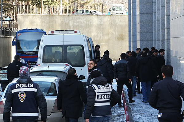 Şanlıurfa&#039;da gözaltına alınan 14 kişi adliyeye sevk edildi