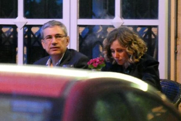 Orhan Pamuk yeni sevgilisiyle yakalandı