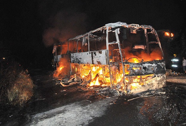 Meksika&#039;da otobüs kamyonla çarpıştı, 36 ölü