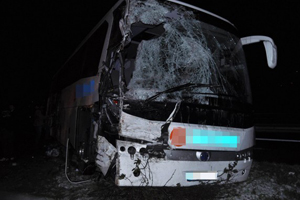 İstanbul&#039;da yolcu otobüsü devrildi, 2 ölü, 10 yaralı