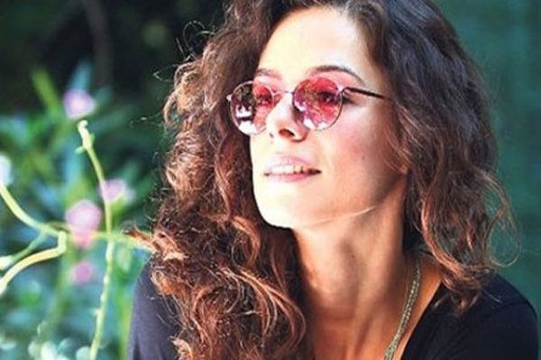 Oyuncu Özge Özpirinçci Twitter&#039;dan isyan etti