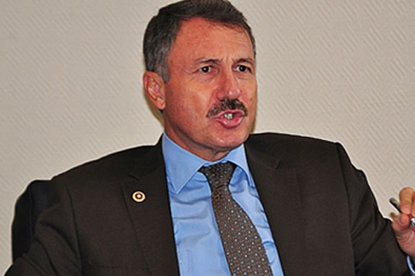 Yılmaz Özdil&#039;e AK Parti&#039;den bir dava daha açıldı