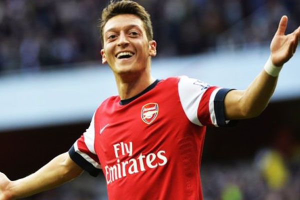 Mesut Özil Arsenal&#039;da mutlu olmadığını açıkladı