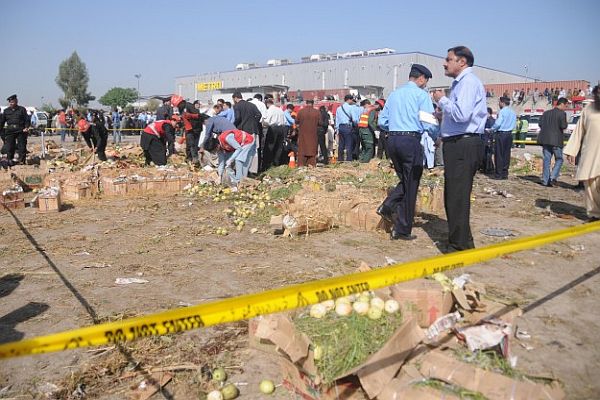 Pakistan'da sebze haline bombalı saldırı, 23 ölü