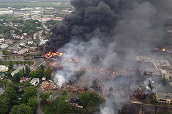 Pakistan’da yolcu trenine kanlı saldırı, 7 ölü