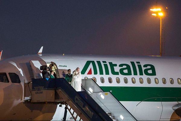 Papa Franciscus Türkiye&#039;den ayrıldı