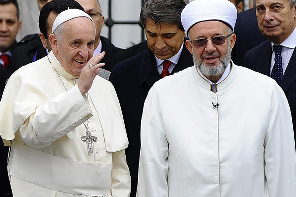 Papa, Sultanahmet ile Ayasofya&#039;yı ziyaret etti