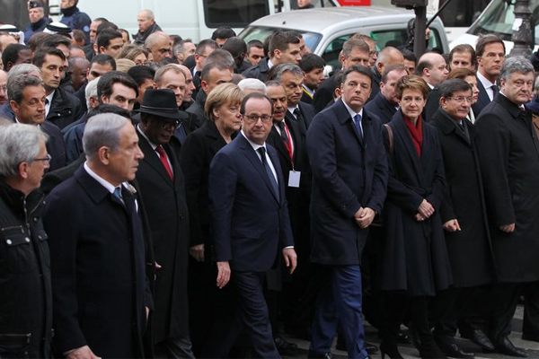 Paris&#039;te teröre karşı dev yürüyüş