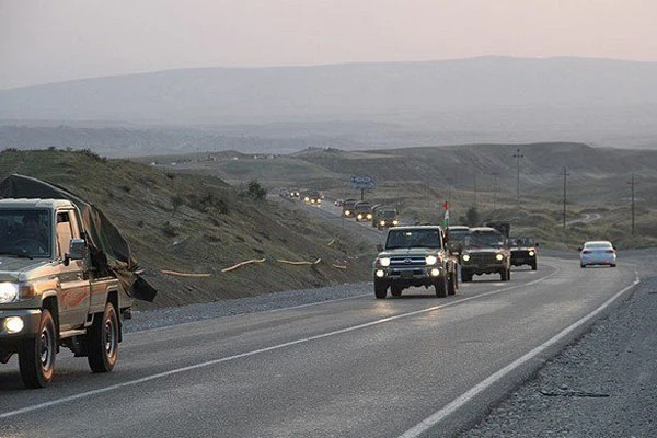 Özel eğitimli Peşmergeler Kobani'ye gitmek için yola çıktı